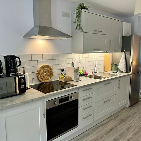 Brand New Flat 5 With Free Parking And Fast Wifi Apartamento York Exterior foto